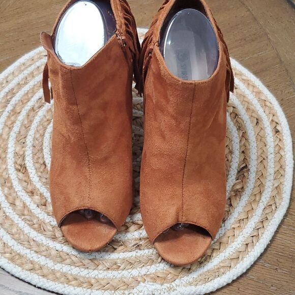Spirit Moda, Ginny, Women’s peep toe, Suede Tassle Booties, Size 9 - Picture 3 of 9